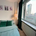 Apartman 4 Rondo 1 Metro Wifi 65'tv Netflix Hbo Appletv Disney+ Varsó