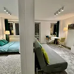 4 Rondo 1 Metro Wifi 65'tv Netflix Hbo Appletv Disney+ Lejlighed Warszawa