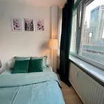 4 Rondo 1 Metro Wifi 65'tv Netflix Hbo Appletv Disney+ Apartman *