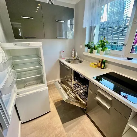 4 Rondo 1 Metro Wifi 65'tv Netflix Hbo Appletv Disney+ Apartment Warsaw