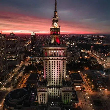 4 Rondo 1 Metro Wifi 65'tv Netflix Hbo Appletv Disney+ Warsaw