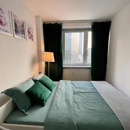 Appartement 4 Rondo 1 Metro Wifi 65'tv Netflix Hbo Appletv Disney+ *