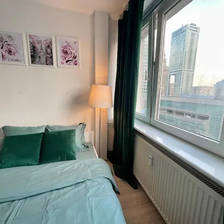 Apartment 4 Rondo 1 Metro Wifi 65'tv Netflix Hbo Appletv Disney+ Warsaw