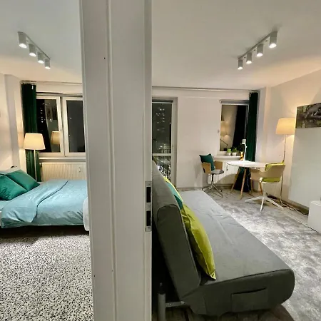 4 Rondo 1 Metro Wifi 65'tv Netflix Hbo Appletv Disney+ Apartment Warsaw