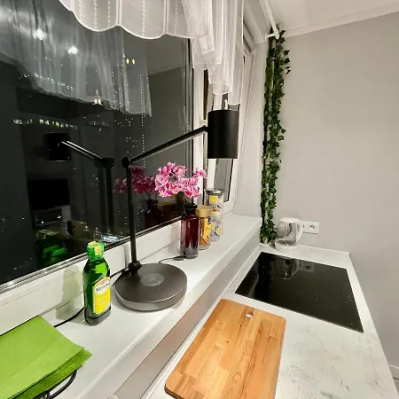 4 Rondo 1 Metro Wifi 65'tv Netflix Hbo Appletv Disney+ Apartment Warsaw