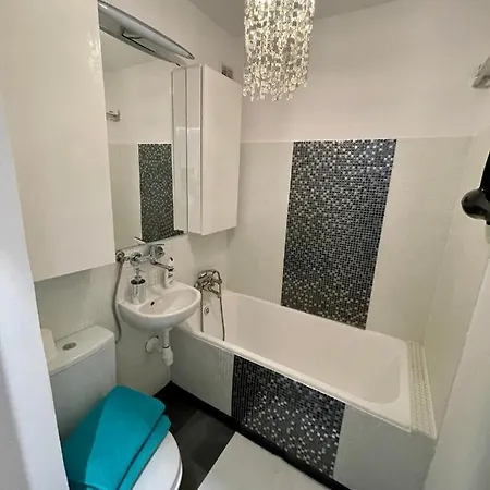 Apartment 4 Rondo 1 Metro Wifi 65'tv Netflix Hbo Appletv Disney+ Warsaw