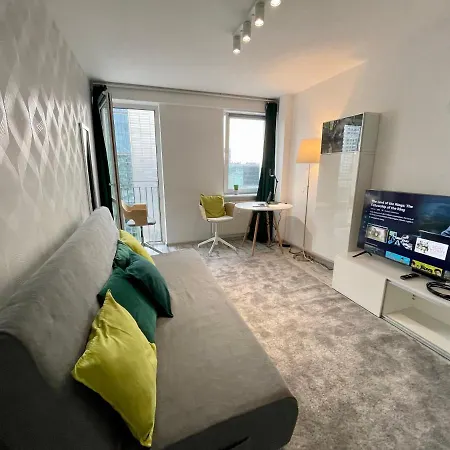 4 Rondo 1 Metro Wifi 65'tv Netflix Hbo Appletv Disney+ Apartment Warsaw