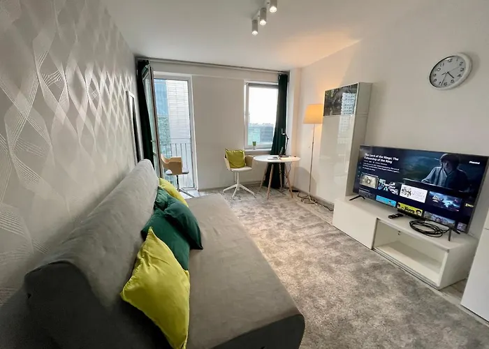 4 Rondo 1 Metro Wifi 65'tv Netflix Hbo Appletv Disney+ Apartman Varsó