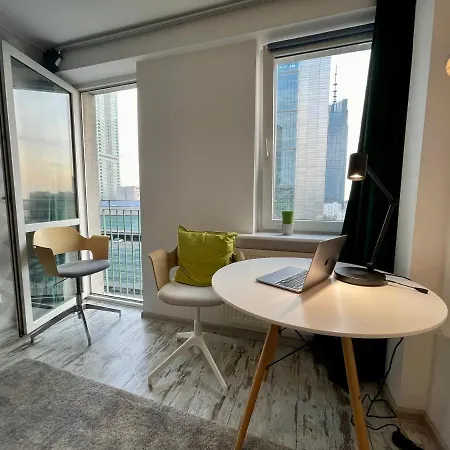 4 Rondo 1 Metro Wifi 65'tv Netflix Hbo Appletv Disney+ وارسو