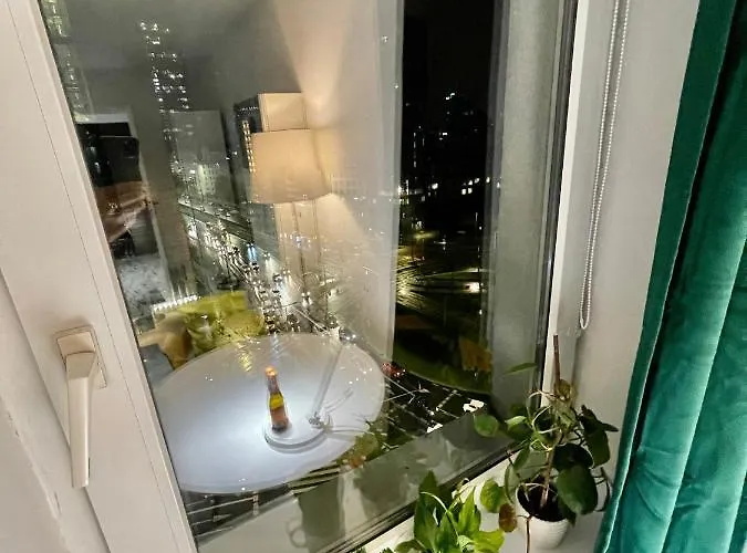 4 Rondo 1 Metro Wifi 65'tv Netflix Hbo Appletv Disney+ * Warszawa